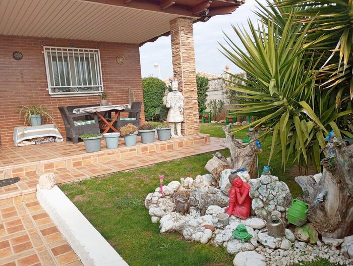 House - Pinseque - 3 bedrooms - 0 persons