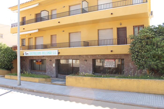 Business office -
                        L´escala -
                        0 bedrooms -
                        0 persons