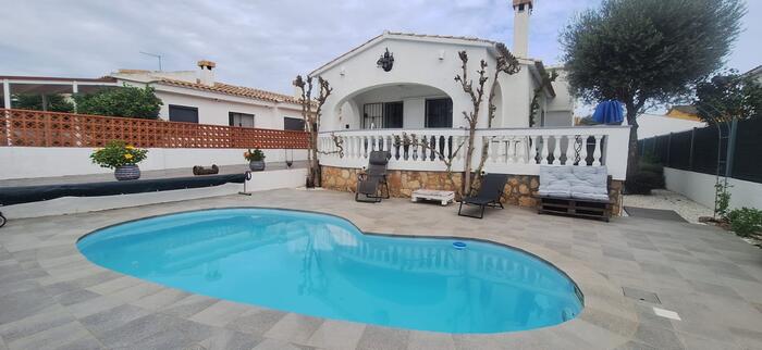House - L´escala - 3 bedrooms - 0 persons