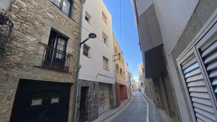 Building - L´escala - 9 bedrooms - 0 persons
